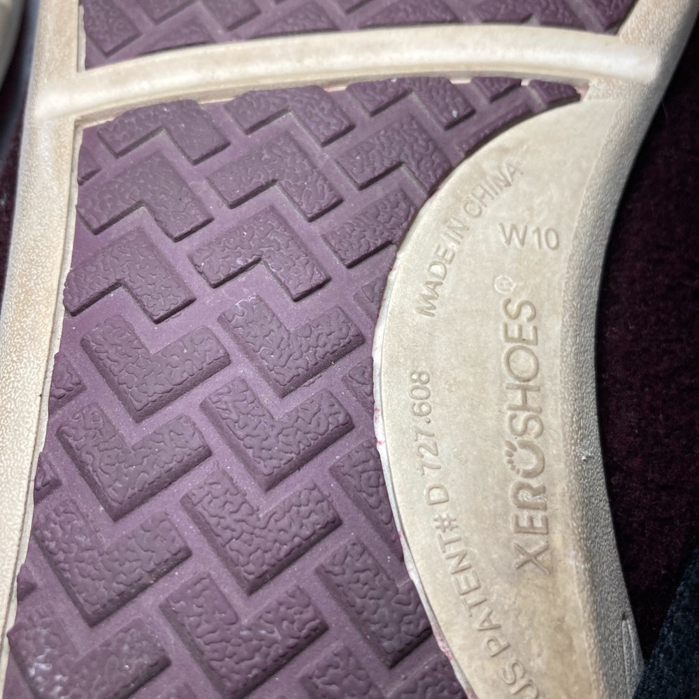 Xero Womens burgundy shoes! - Picture 10 of 12